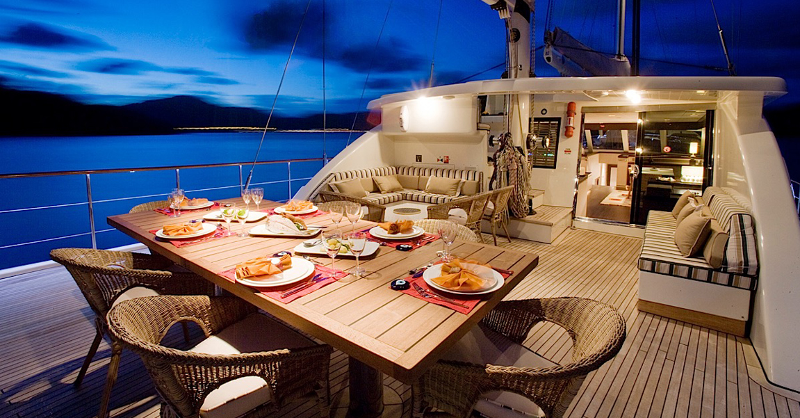 roberto-s-restaurant-at-sea-savor-a-memorable-dinner-experience-with-the-yacht-brothers