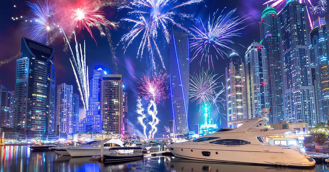 tips-for-celebrating-christmas-on-a-luxury-yacht-rental-in-dubai