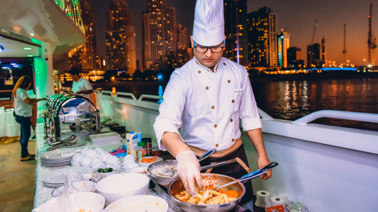 ramadan-celebration-on-a-yacht-with-personal-chefs-in-dubai